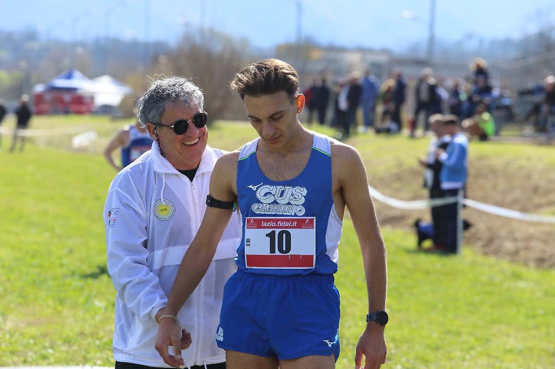 Andrea Todisco del Cus Cassino, vince i campionati regionali dei 10000 metri su pista