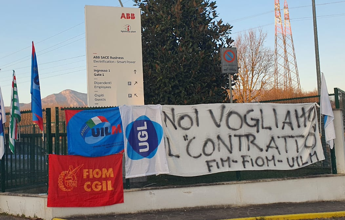 Metalmeccanici: «Contratto, noi non molliamo»