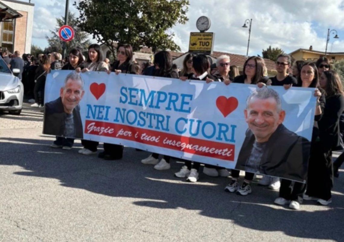 Commosso saluto a Generoso Zoffranieri, tante persone ai funerali dell'imprenditore