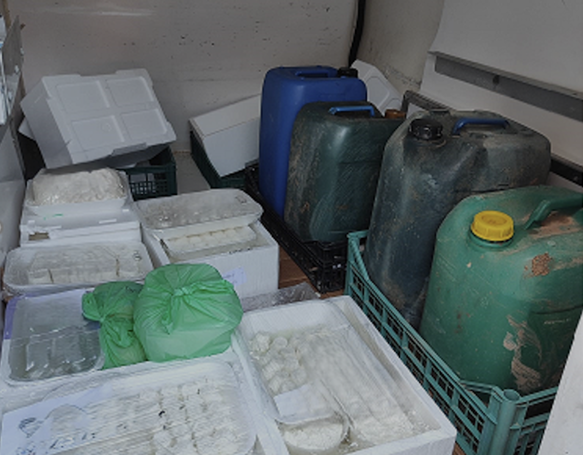 Prodotti caseari e taniche con letame liquido: shock durante una perquisizione