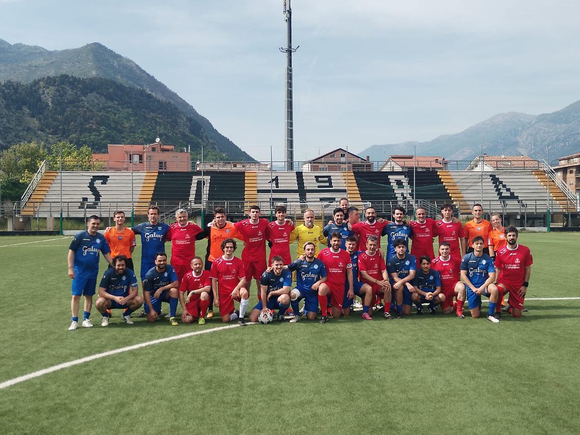 Solidarietà in campo. La nazionale "vip" sfida la Fratres