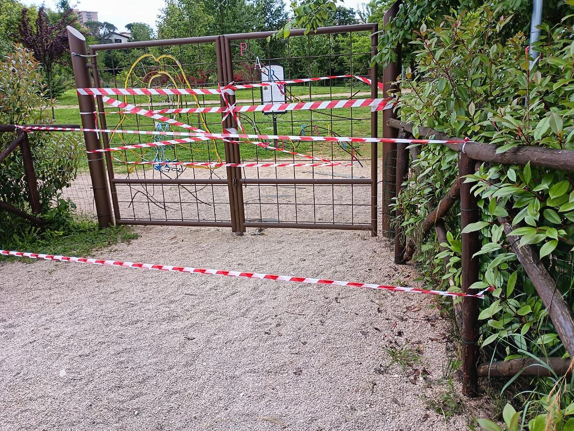 Invasione di processionaria: chiuso il parco de la Fontaine