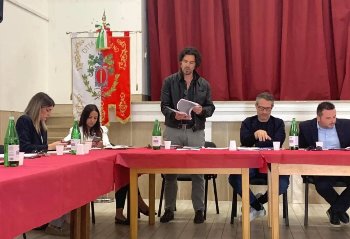 Il Comune revoca la cittadinanza onoraria a Benito Mussolini