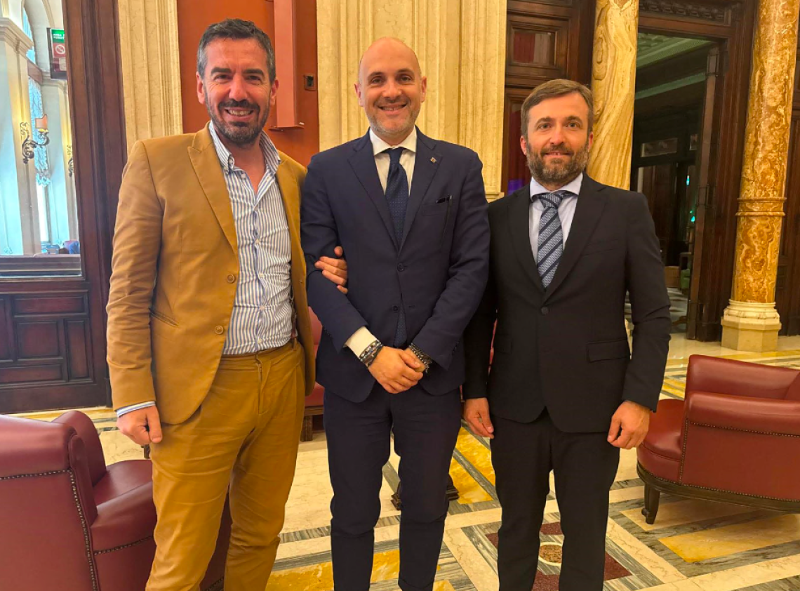 Il leader provinciale di FdI Massimo Ruspandini, il sottosegretario Emanuele Prisco e il consigliere provinciale Andrea Velardo