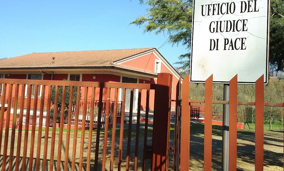 Prese a pugni un operaio, cinquantenne condannato 