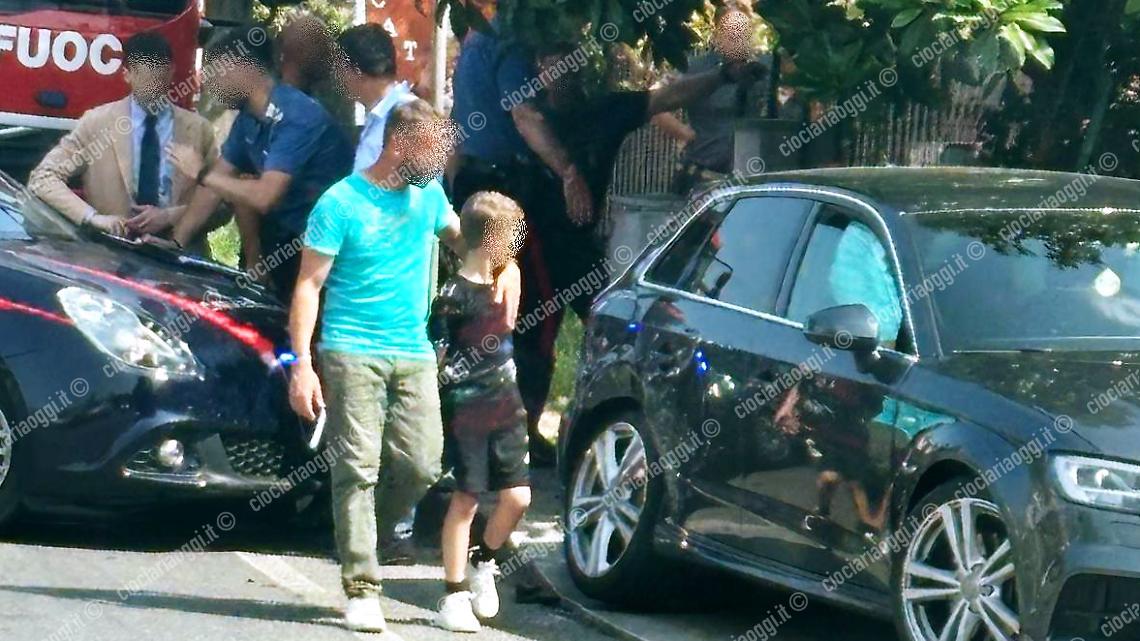 Incidente sulla Casilina, auto finisce sulle colonnine del gas 