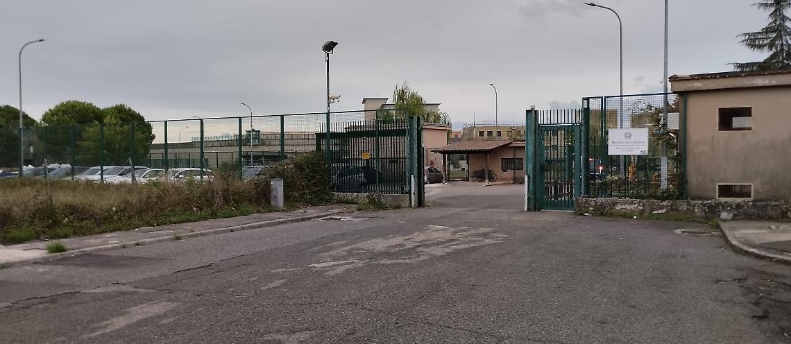Troppi detenuti: mancano gli agenti. Allarme nelle carceri