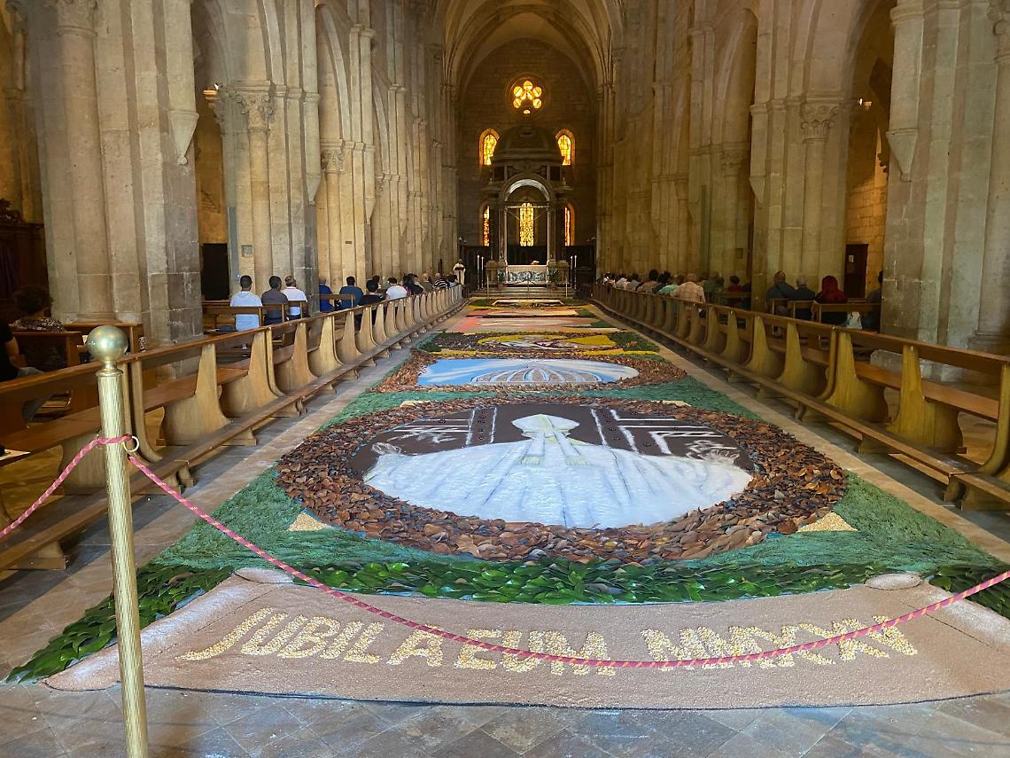 Corpus Domini, grande successo per l'infiorata nella Chiesa di Casamari
