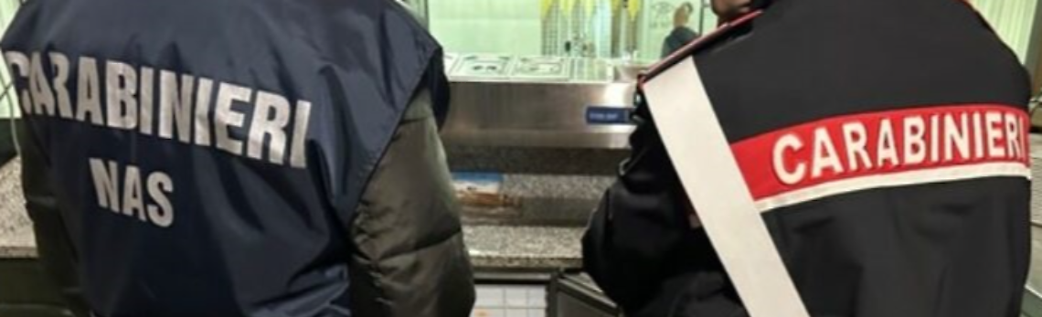 Sequestrati 400 chili di alimenti. Chiuso un deposito abusivo in un hotel