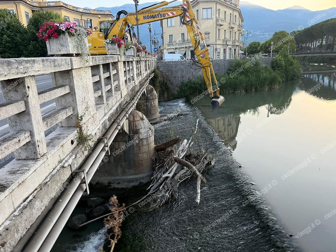 Pulizia in corso del fiume Liri