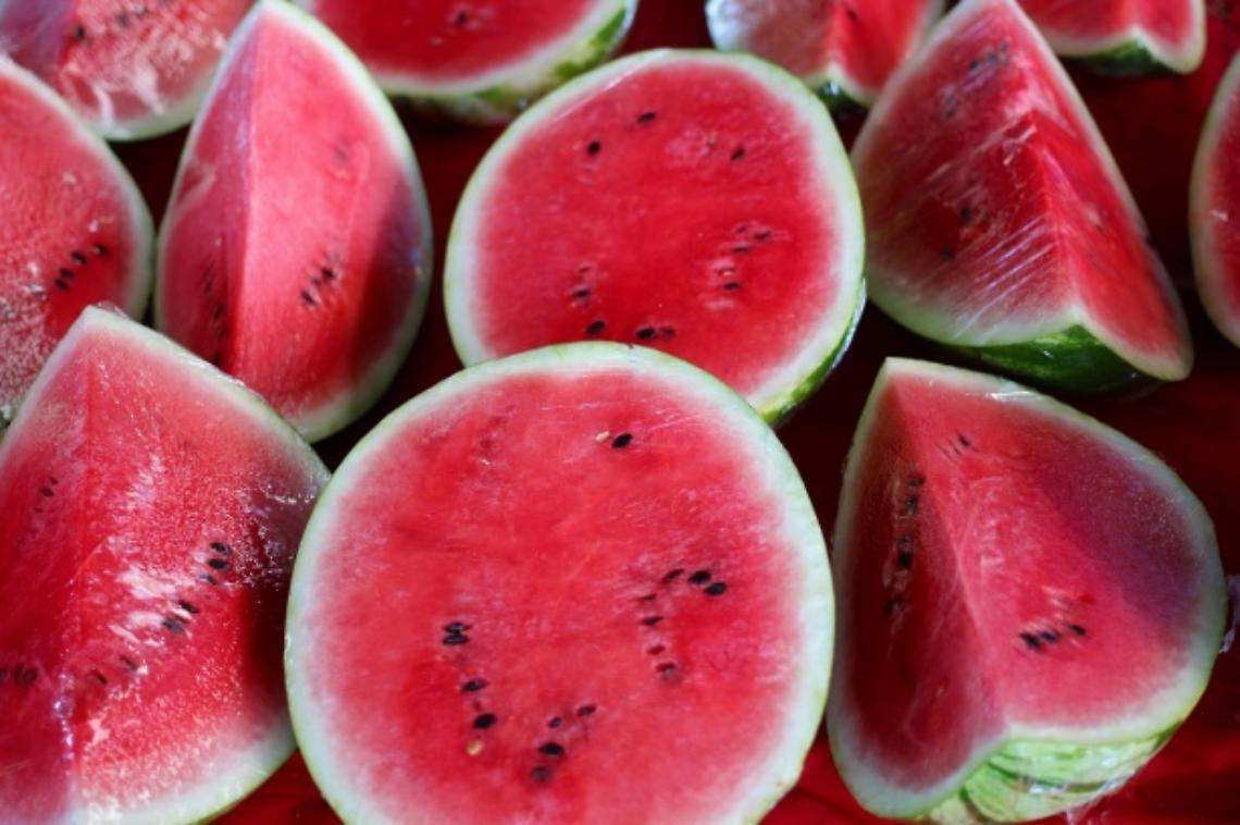 Ladri mangia-frutta rubano nove angurie: denunciati