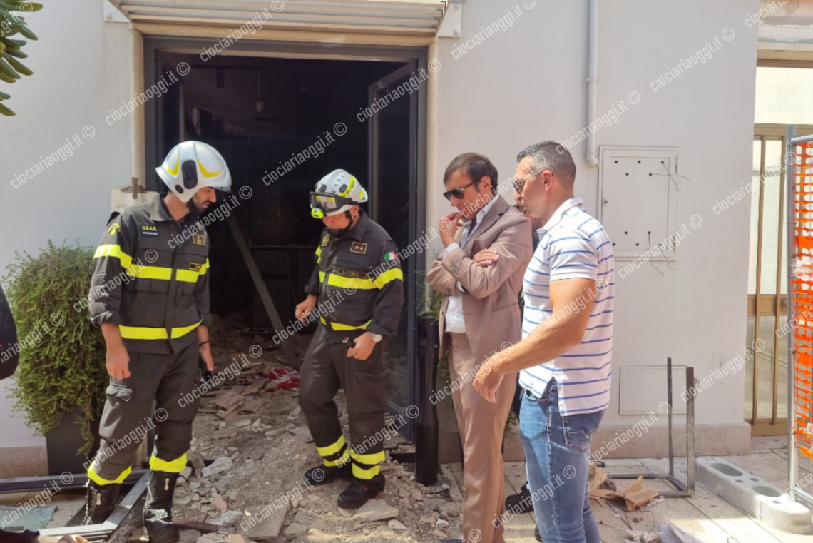 Soffitto crollato da Essenza: «Avevamo segnalato macchie di umidità»