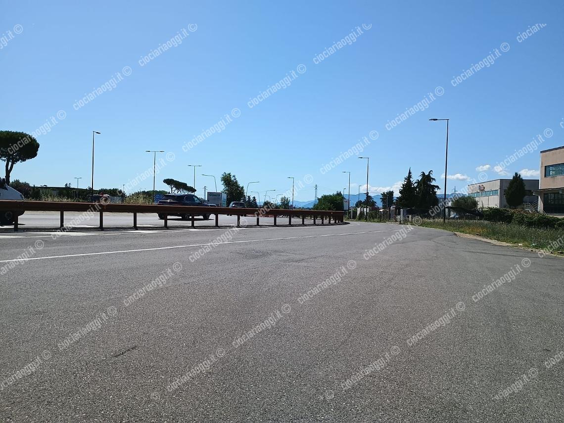 Ciclista investito sull'asse attrezzato. Soccorsi sul posto 