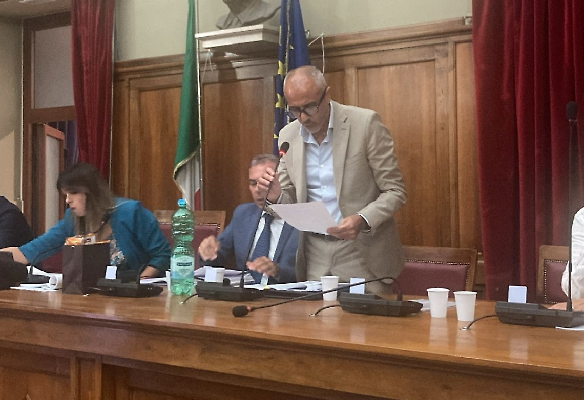 Commercio bloccato dalle temperature record: negozi aperti di sera