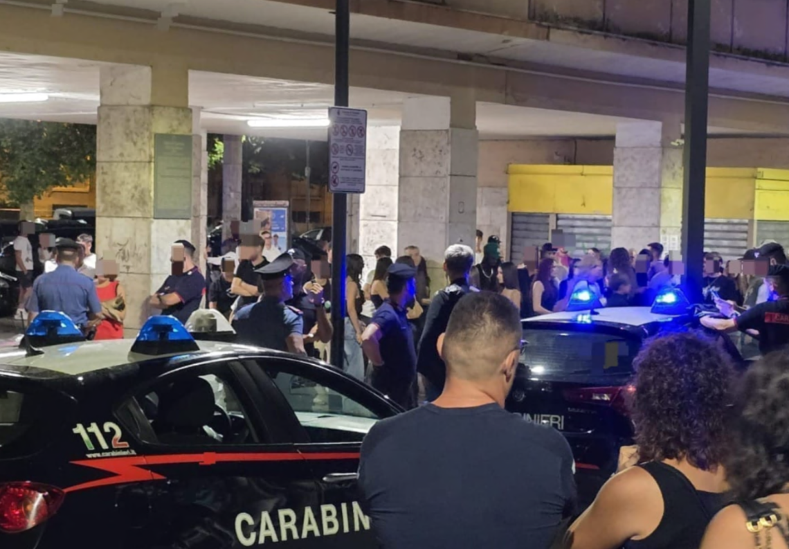 Liti in strada e alcol ai minori. È caos