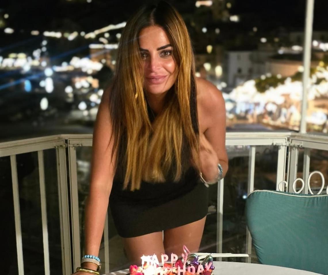 Uomini e Donne, Roberta Di Padua invitata al suicidio: «Buttati di sotto»