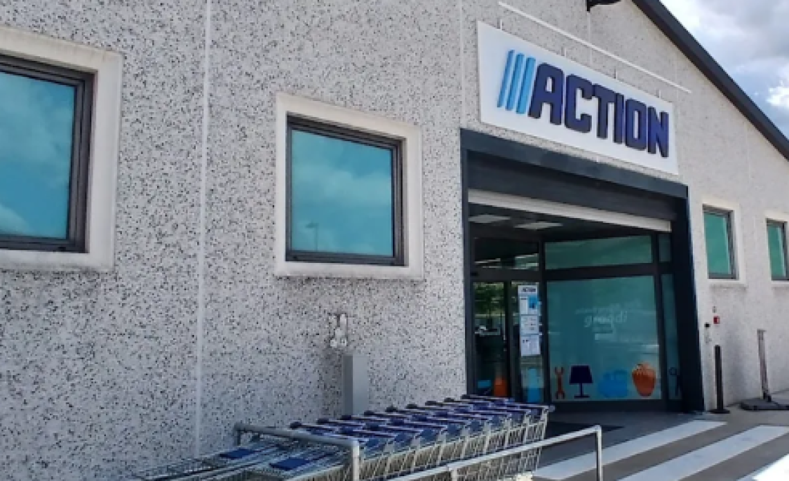 Furto nella notte al negozio Action