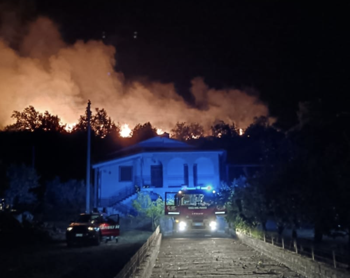 Incendio in località Monticelli. Salvati due anziani