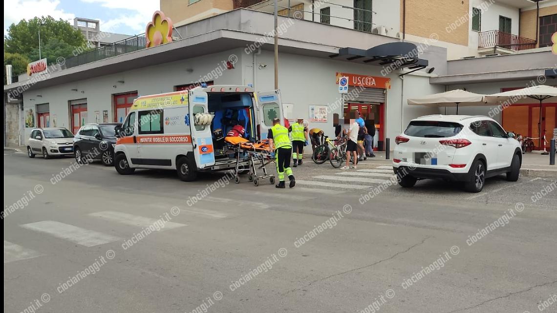 Lite davanti a un supermercato del centro: coinvolto un giovane del Ghana