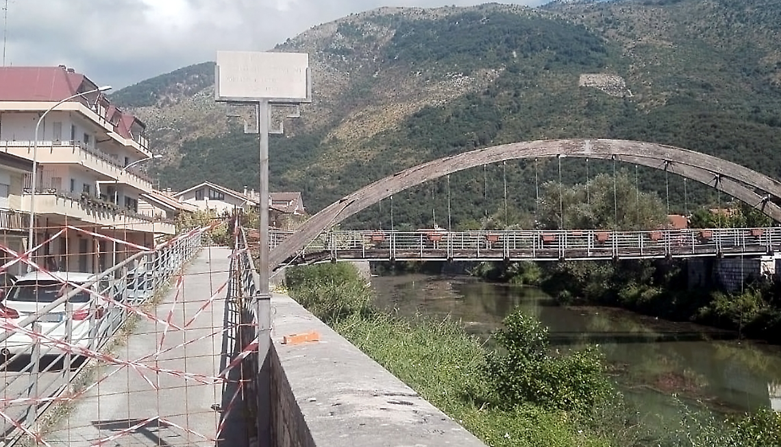 Il ponte lamellare Cristini si sta inclinando