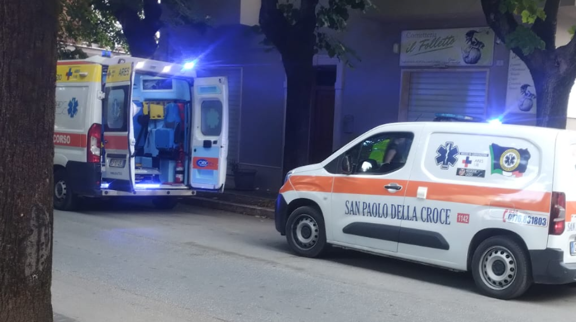 Trovata a terra priva di sensi. Paura per una donna