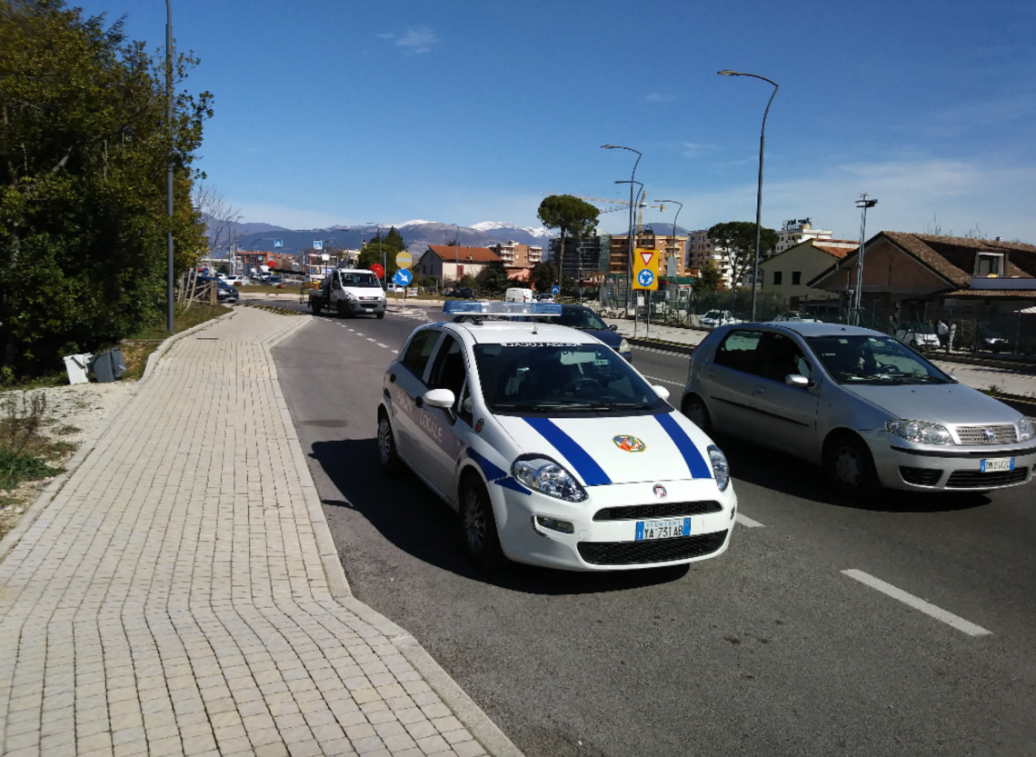 Investe e fugge, denunciato