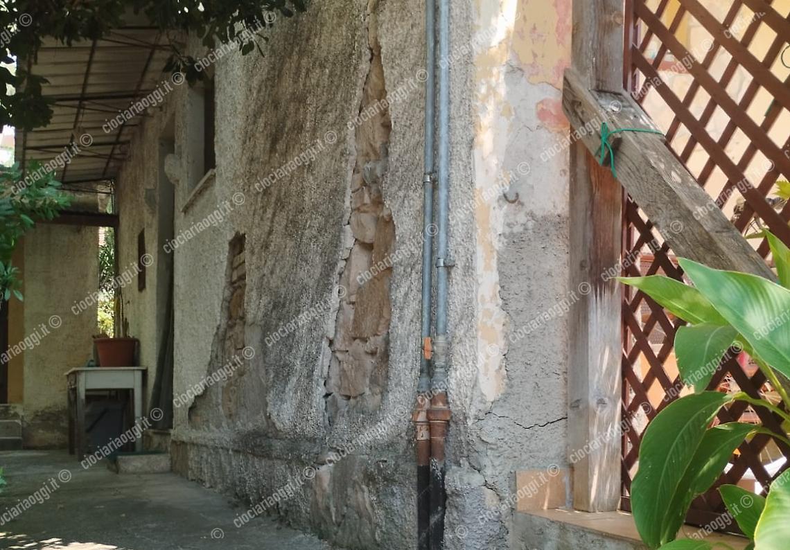 Palazzo a rischio crollo: l'area sarà sgomberata