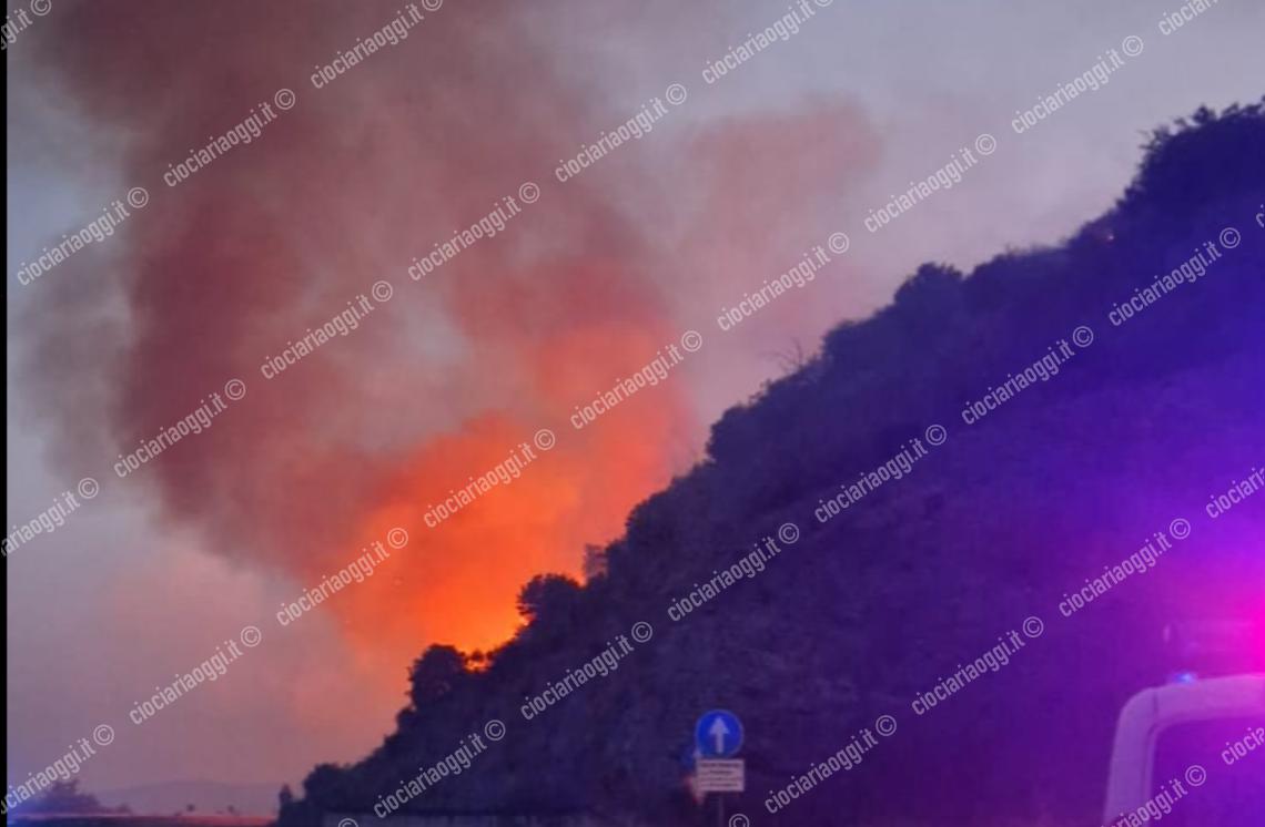 Incendio a Monte Nero, ancora in corso le operazioni di spegnimento