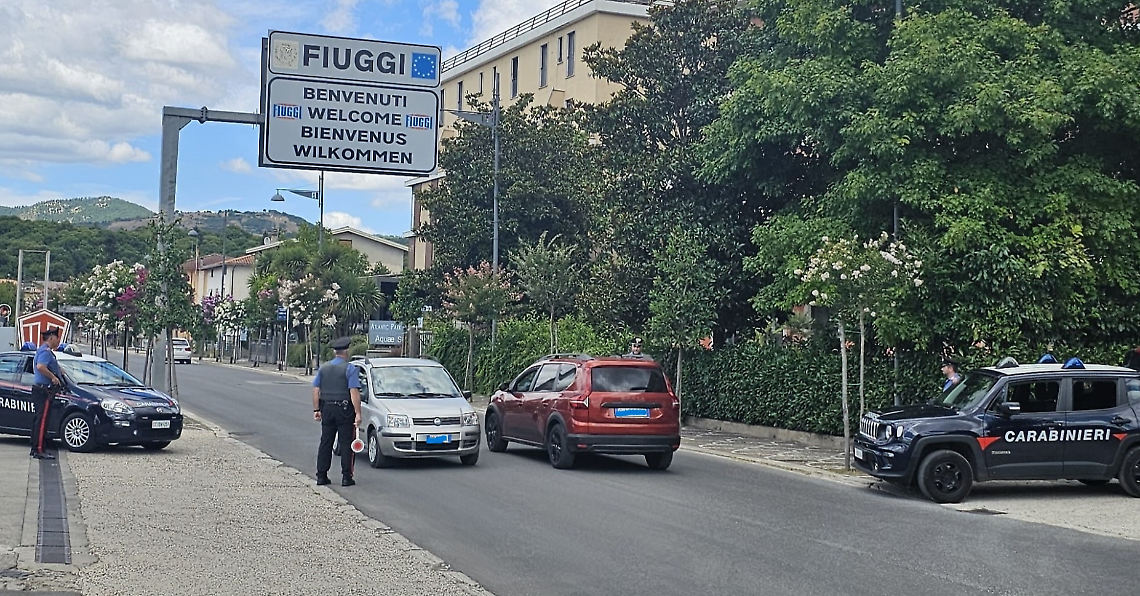 Viola il divieto di avvicinamento ai genitori, arrestato dai carabinieri