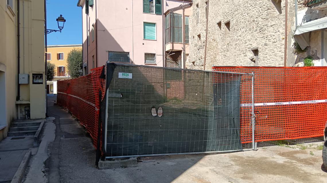 Lavori fermi in centro. Via al braccio di ferro
