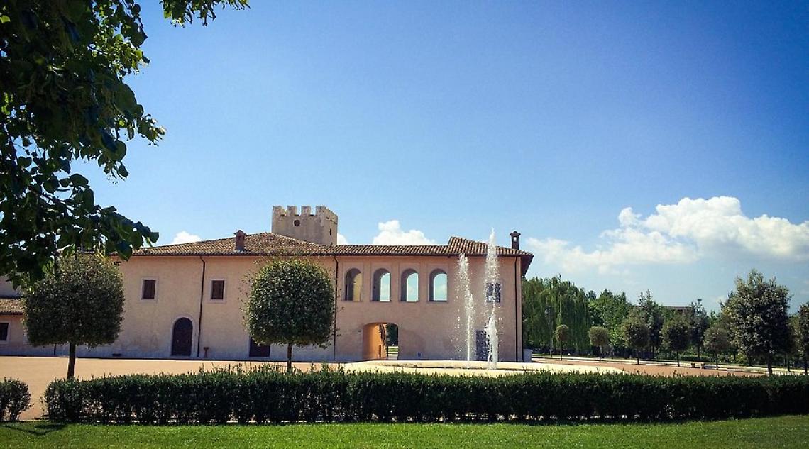 Anziani chiusi dentro la villa comunale. Arrivano i vigili del fuoco