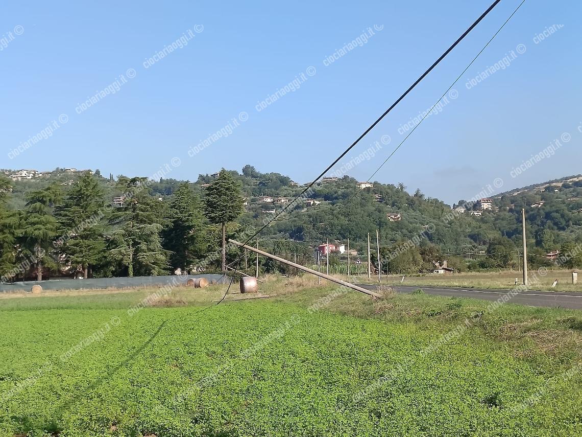 Effetto domino per i tralicci lungo la Provinciale Anagni-Ferentino