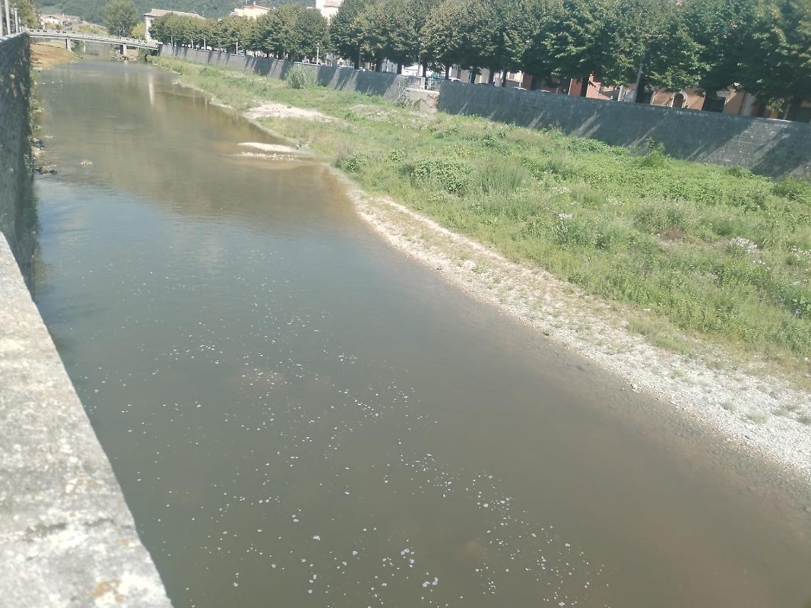 Torna la schiuma nel fiume Liri
