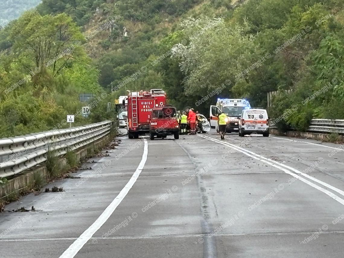 Frontale sulla superstrada. Morto un uomo