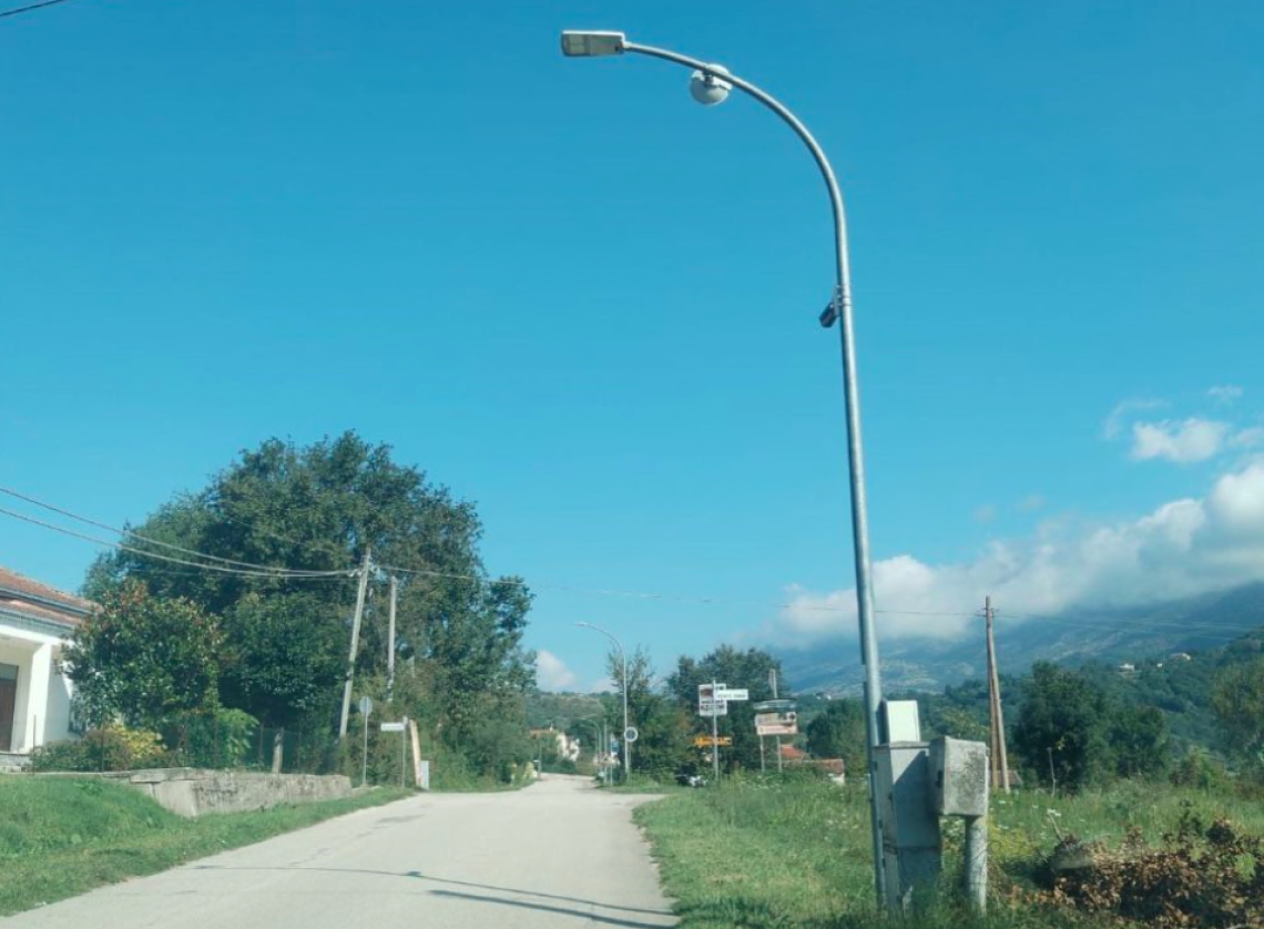 Resti umani in un campo. Si cercano indizi dalle telecamere