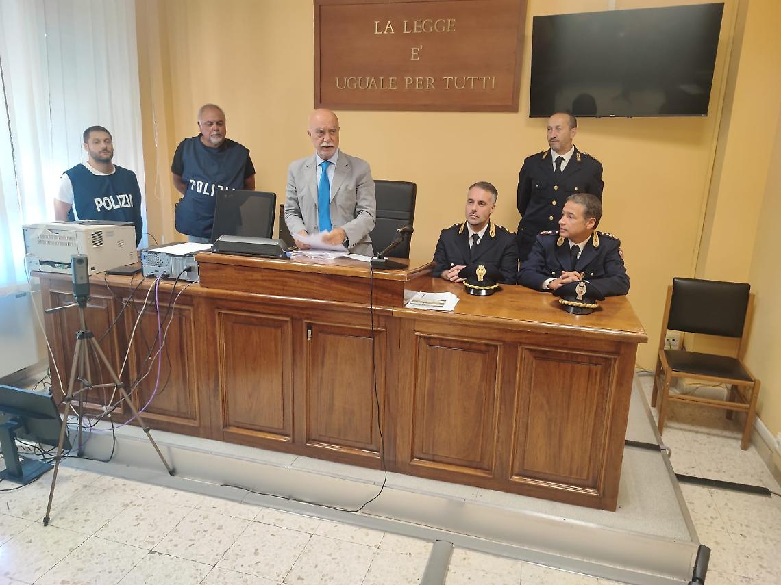 Smantellata una casa di spaccio: quattro arresti