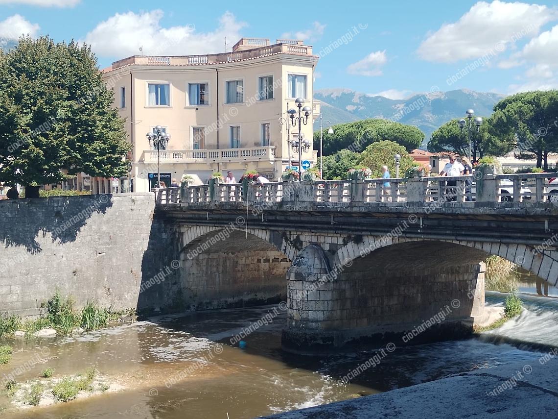 Schiuma bianca nel Liri. Colpa dei tensioattivi