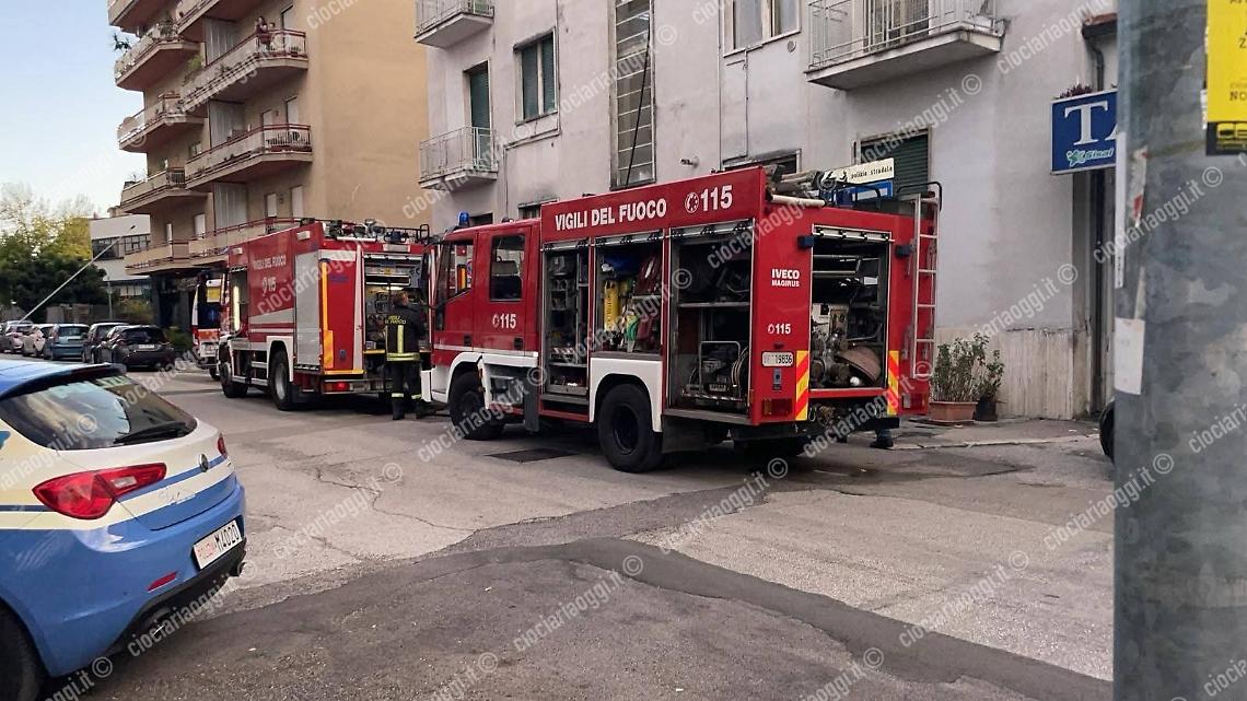Principio d'incendio in un appartamento di via Arigni: provvidenziale l'intervento dei vigili del fuoco