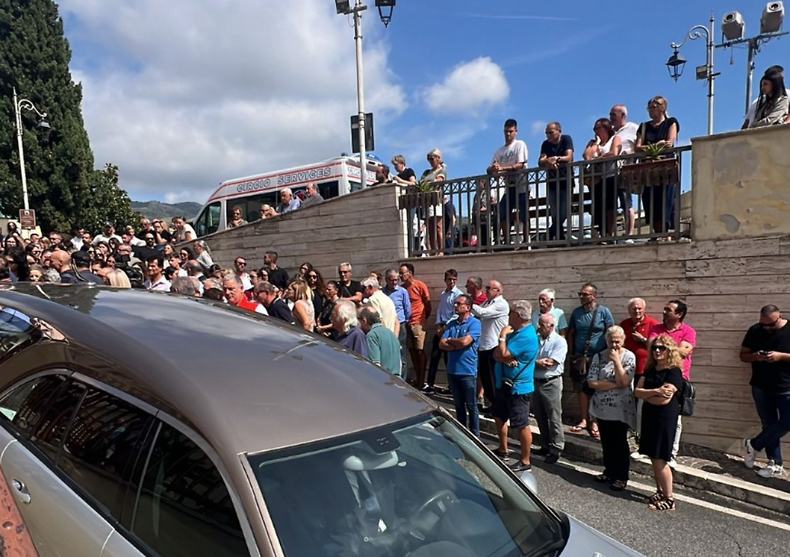 Ieri l'addio a Paolo. Ora le ispezioni nelle scuole frequentate dal quindicenne