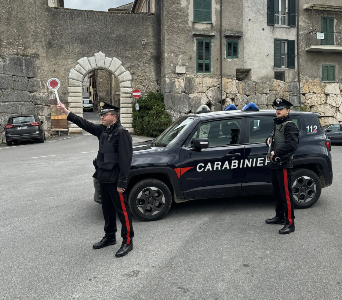 Irregolare sul territorio nazionale e con precedenti. Uomo accompagnato alla frontiera
