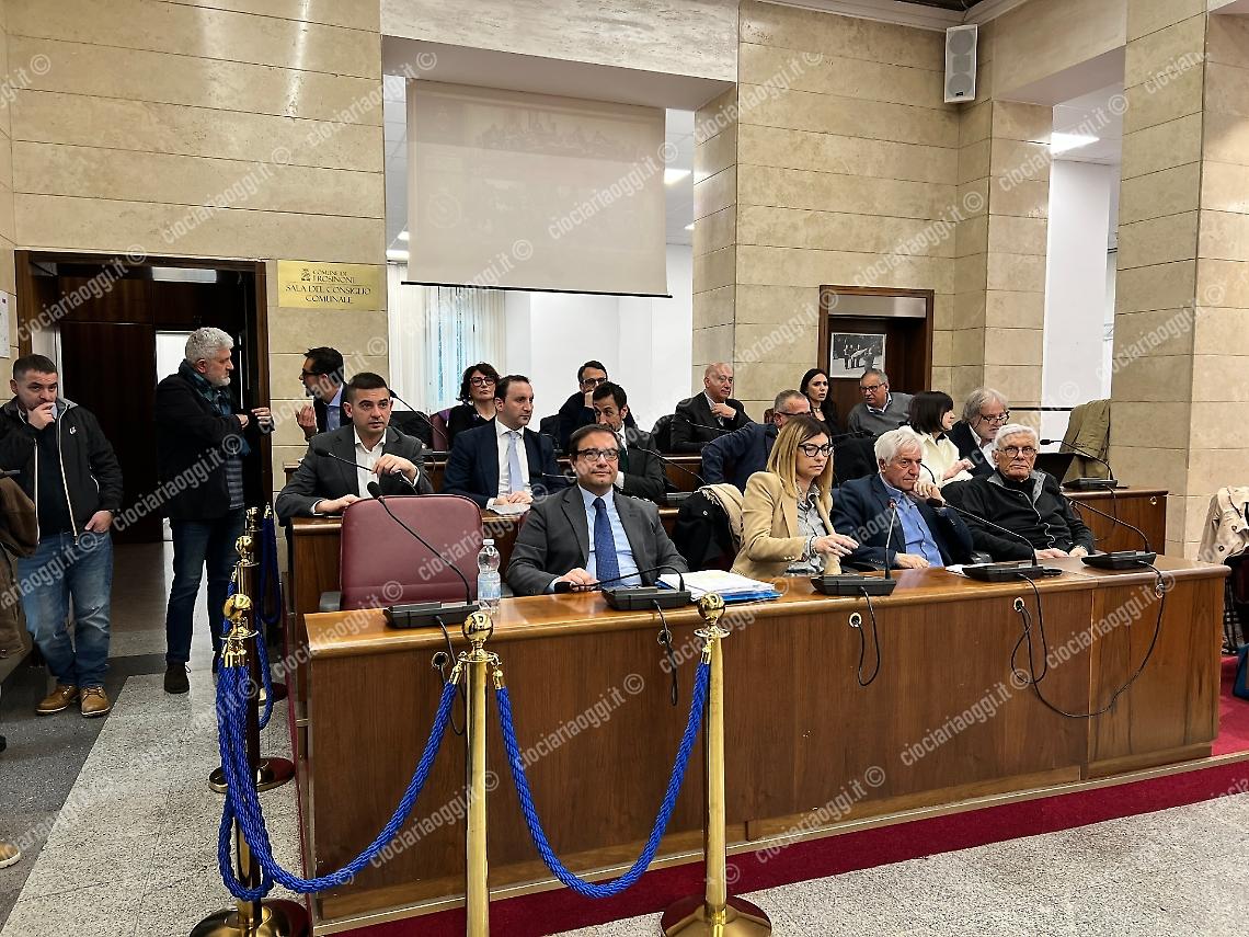 Comune, coalizioni sul filo del rasoio. La seduta consiliare slitta a ottobre