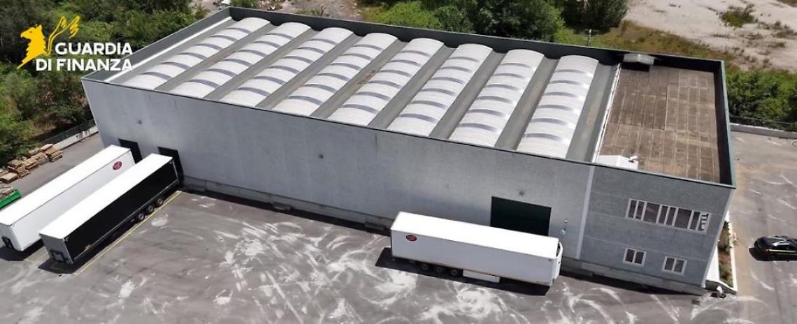 Scoperto un bunker che nasconde la più grande fabbrica illegale di sigarette