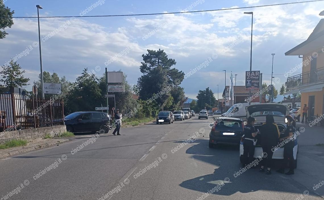 Incidente tra due auto lungo la Sr 155. Due i feriti