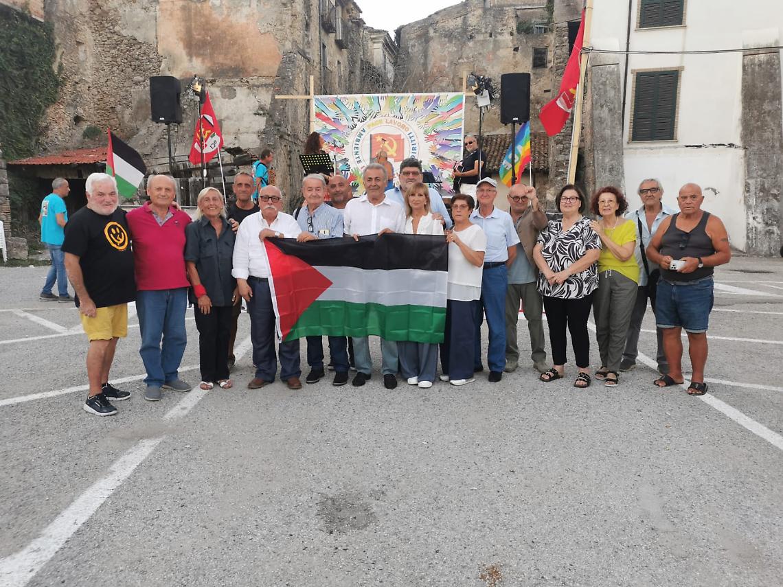 La città scende in piazza per la Palestina con un flash mob