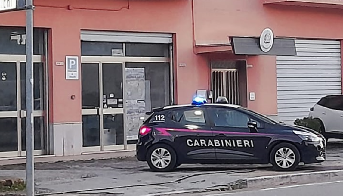 Momenti di paura nel quartiere San Carlo: in due aggrediscono un tik-toker