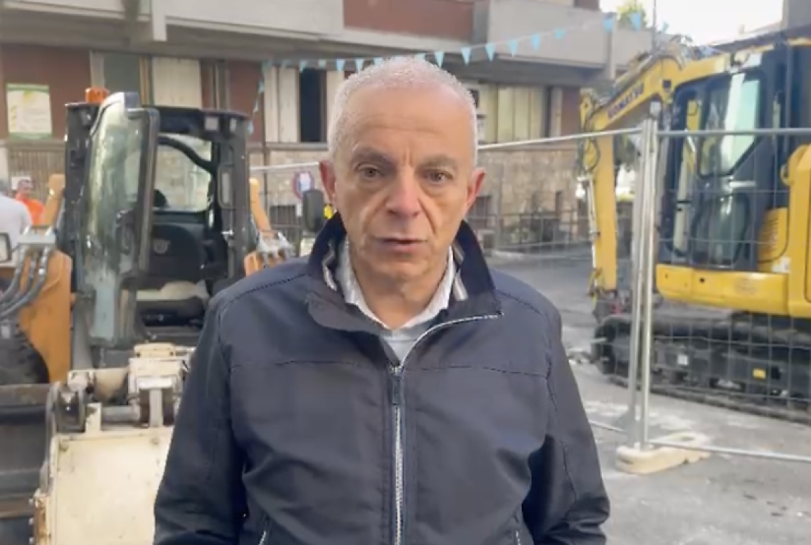 Puzza di gas a scuola: i bambini restano fuori per precauzione