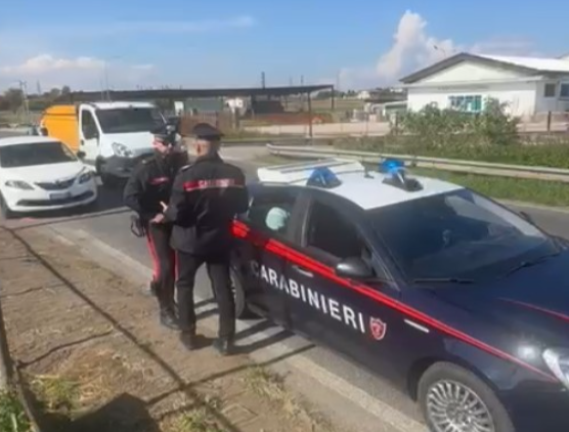 Scippo e inseguimento folle in auto: arrestato un peruviano