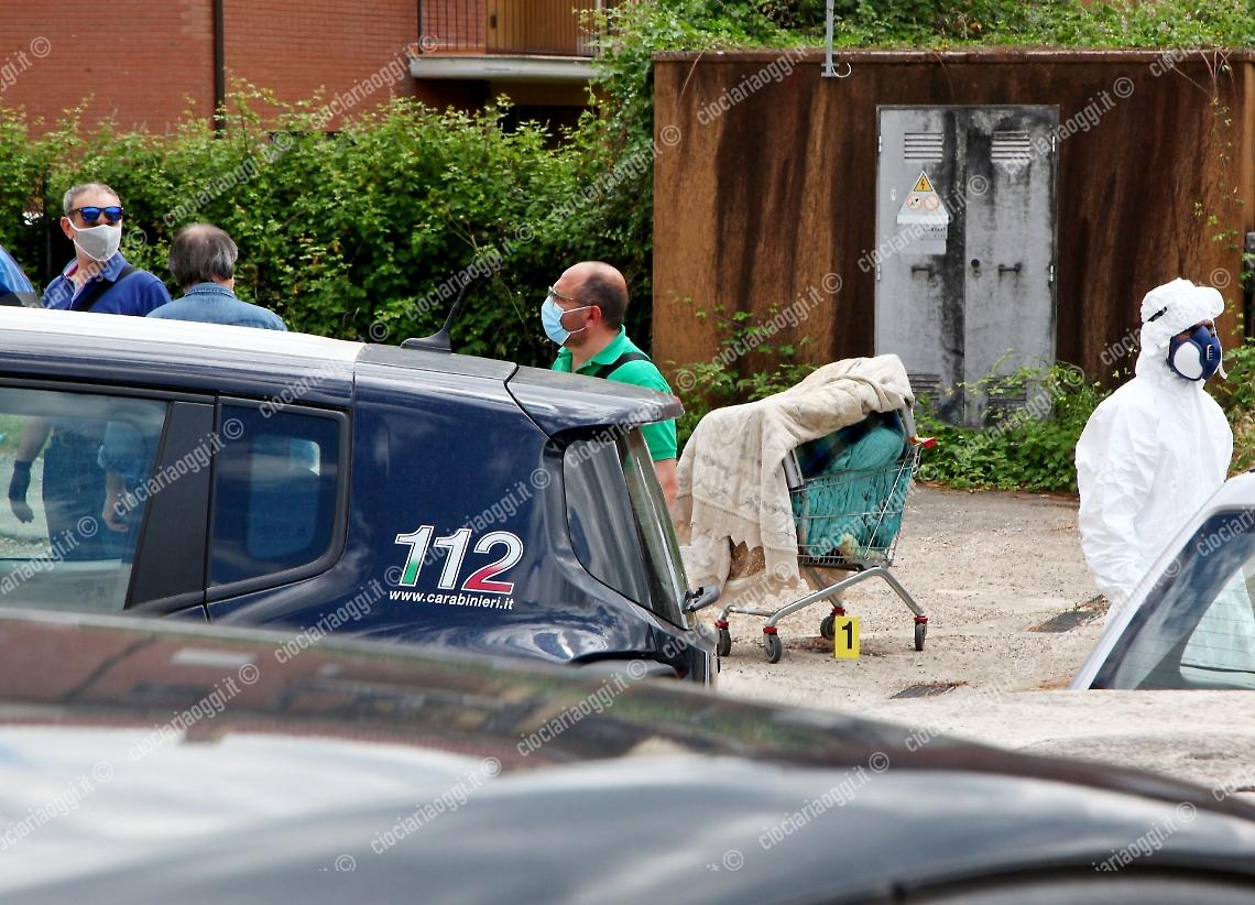 Cadavere abbandonato nel carrello. Nessun colpevole