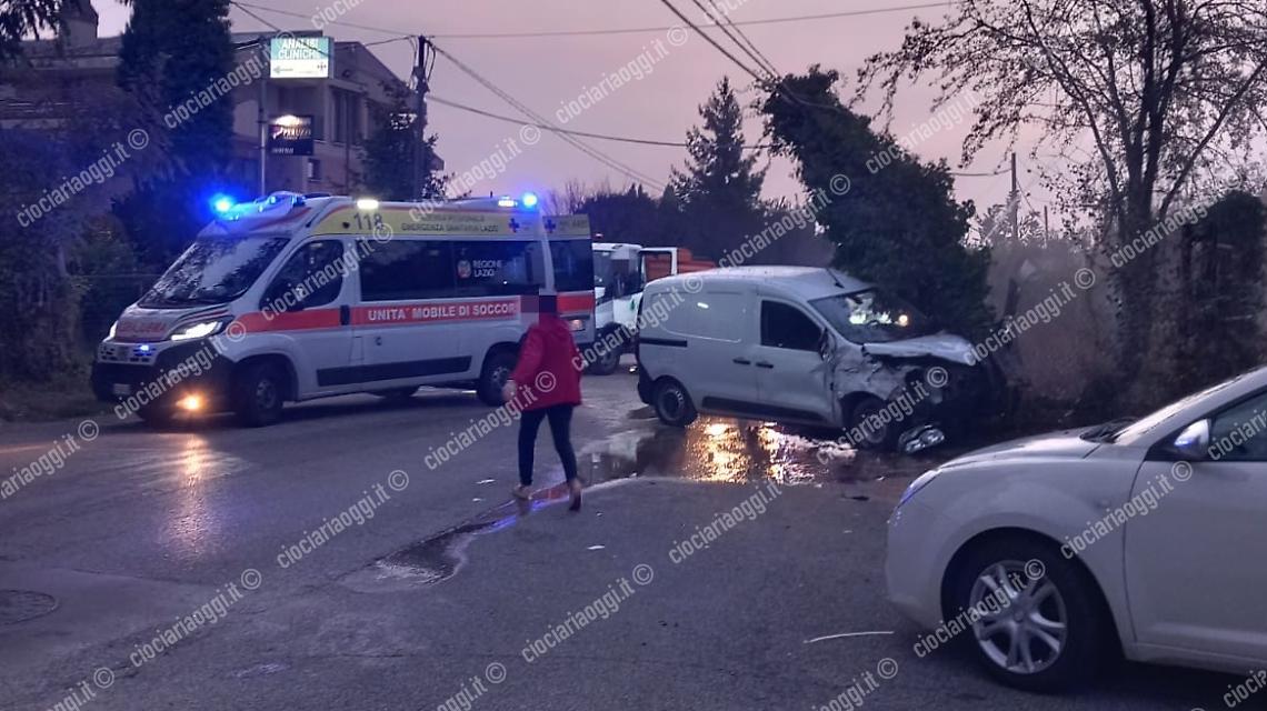 Incidente sulla Morolense, coinvolto un mezzo per la raccolta dei rifiuti