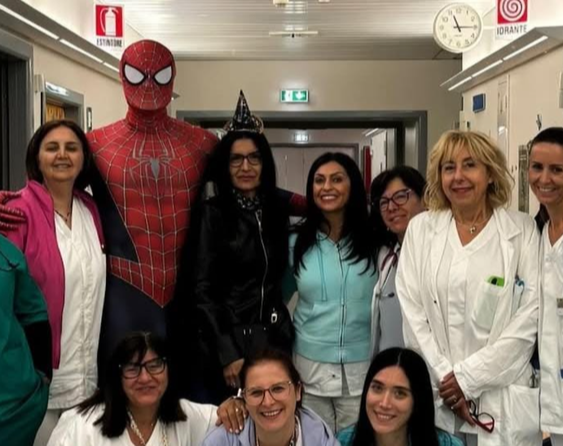 All'ospedale Spaziani arriva... Spiderman! La visita speciale al reparto di Pediatria